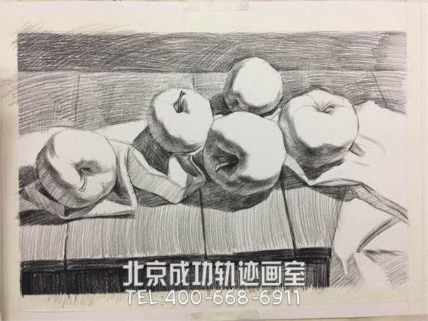 如何畫一個素描蘋果